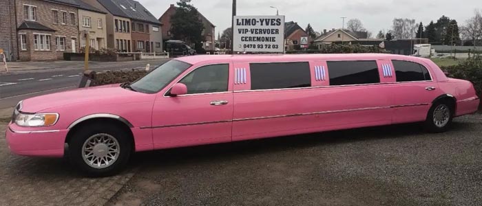 wagenpark roze Lincoln limousine